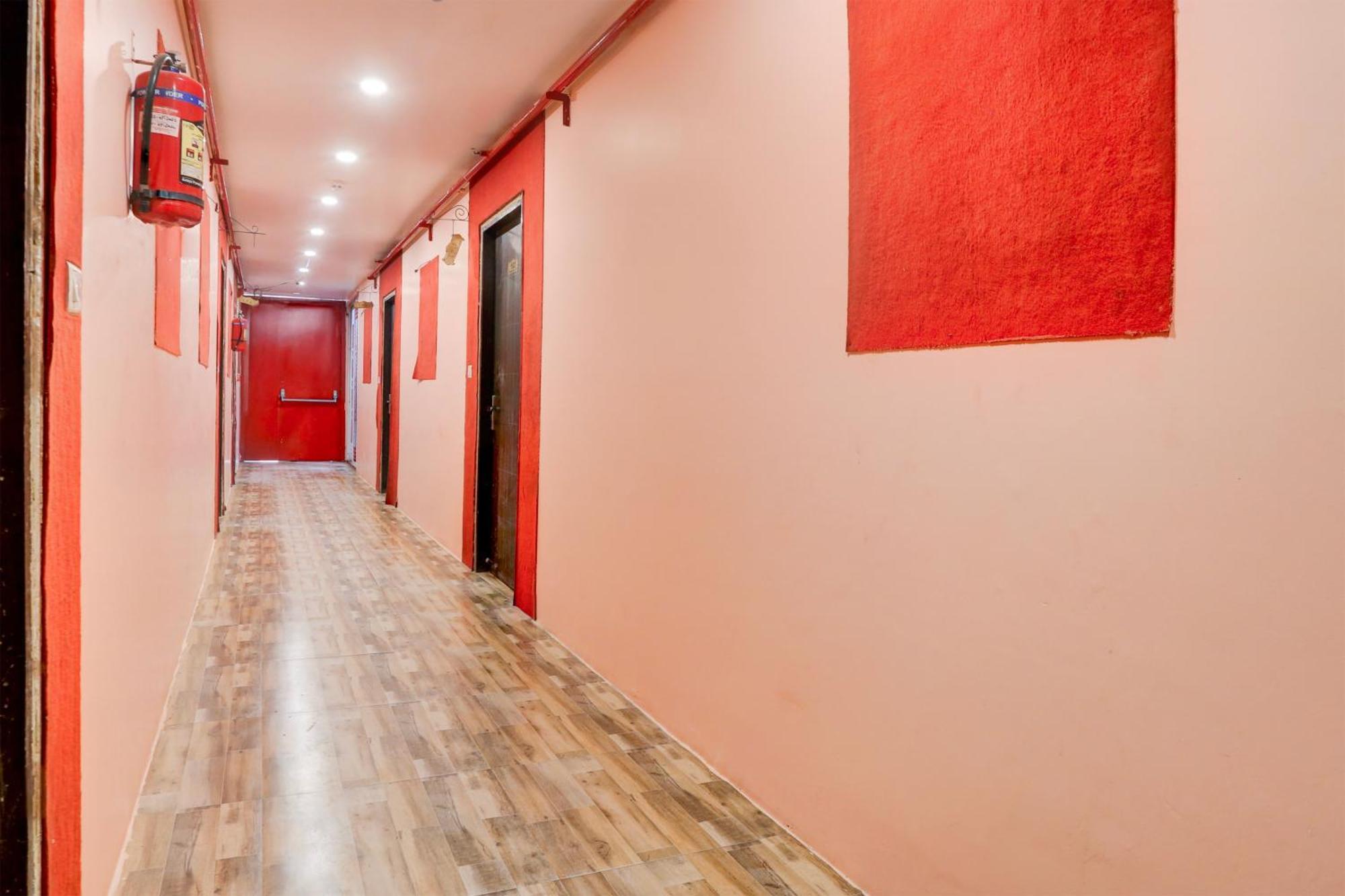 Super Hotel O S J Residency Delhi  Dış mekan fotoğraf