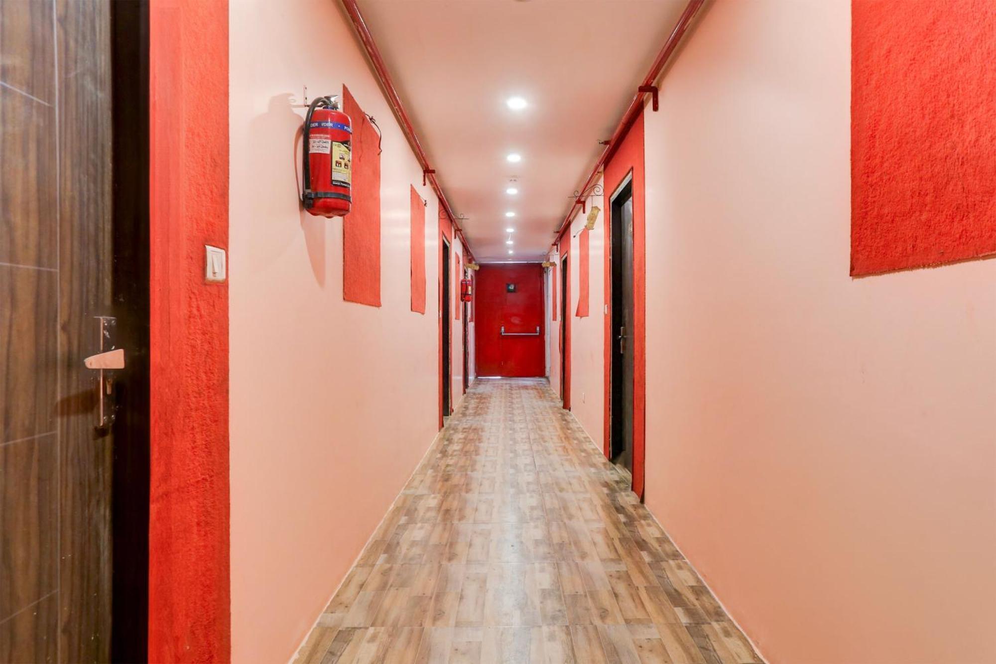 Super Hotel O S J Residency Delhi  Dış mekan fotoğraf